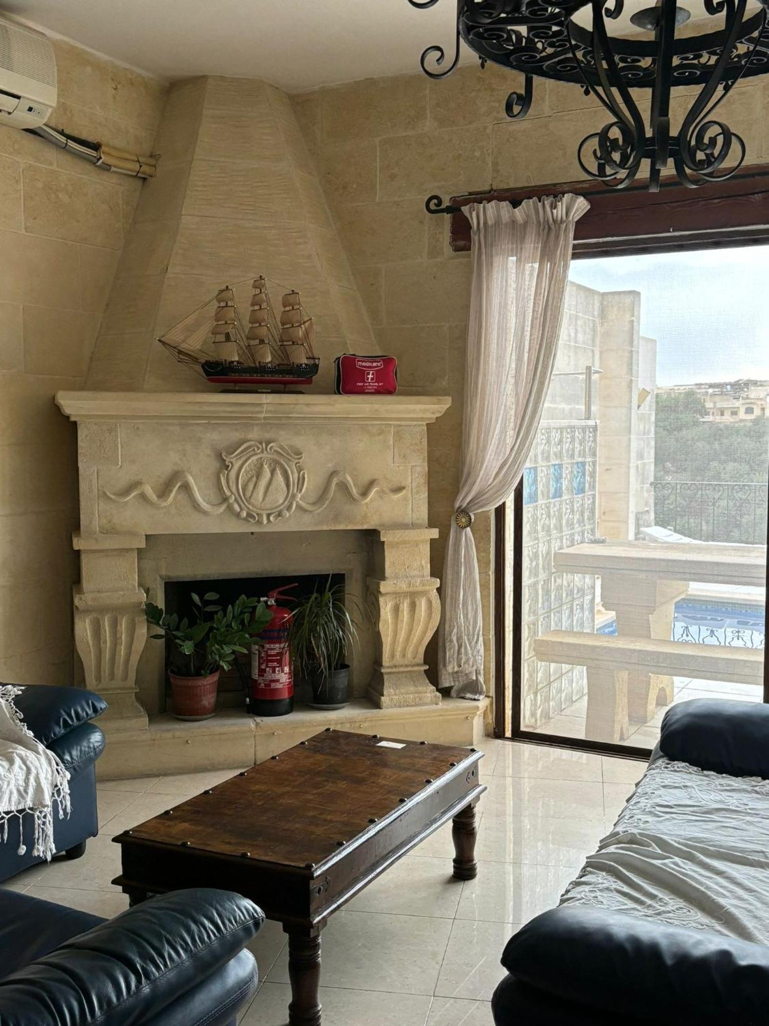 Gozo Island Escape Sleeps 4 With Private Bathroom Ghajn il-Kbira  Exteriér fotografie